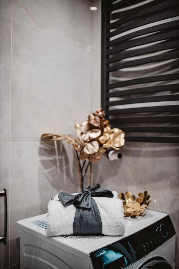 Gold Apartment